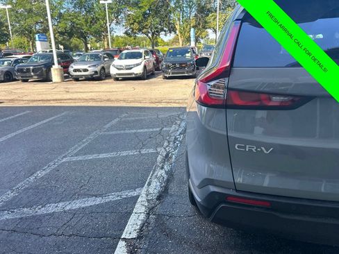 Used 2025 Honda CR-V EX-L image 10