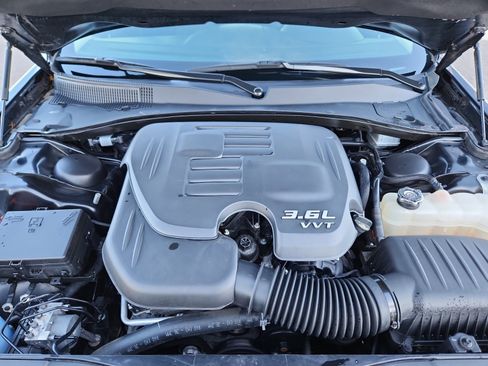 Used 2018 Chrysler 300 Touring image 22