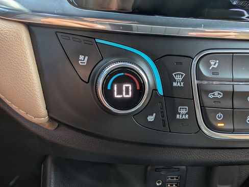 Used 2023 Chevrolet Traverse Premier image 34