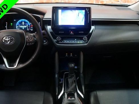 Used 2023 Toyota Corolla Cross XLE w/ Convenience Package image 11