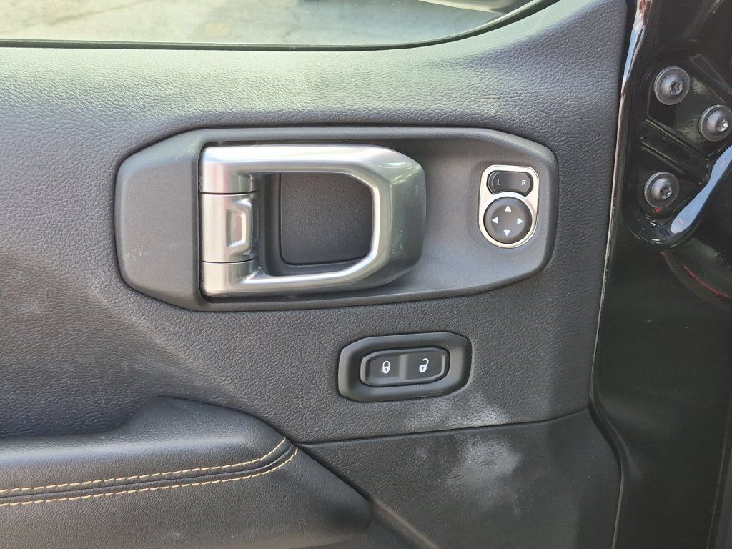 Used 2024 Jeep Wrangler Unlimited Sahara w/ Safety Group AWD/4WD image 10
