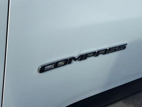 Used 2018 Jeep Compass Latitude w/ Popular Equipment Group AWD/4WD image 11
