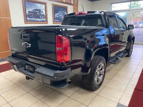 Used 2016 Chevrolet Colorado Z71 w/ Z71 Midnight Edition AWD/4WD image 5