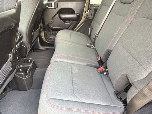 Used 2025 Jeep Wrangler Unlimited Rubicon image 17