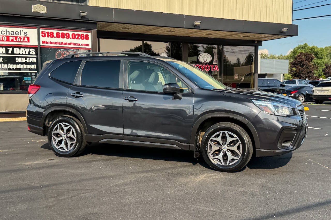 Used 2019 Subaru Forester Premium AWD/4WD image 3