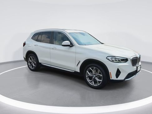 Used 2022 BMW X3 xDrive30i w/ Premium Package AWD/4WD image 2