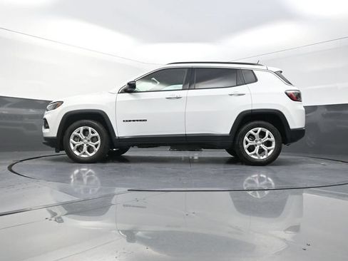 Used 2024 Jeep Compass Latitude AWD/4WD image 33