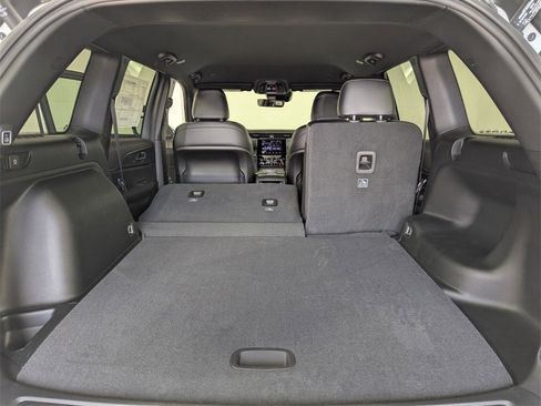 New 2025 Jeep Grand Cherokee Altitude image 28
