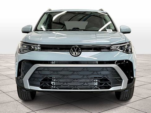 New 2025 Volkswagen Taos SE image 5