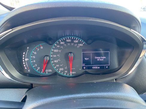 Used 2019 Chevrolet Trax LT w/ LT Convenience Package FWD image 34