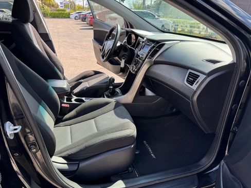 Used 2017 Hyundai Elantra GT image 12