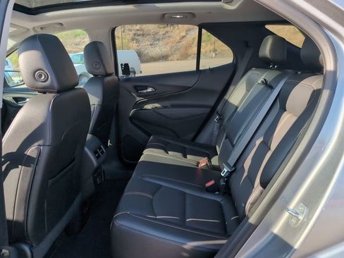 Used 2023 Chevrolet Equinox Premier AWD/4WD image 10