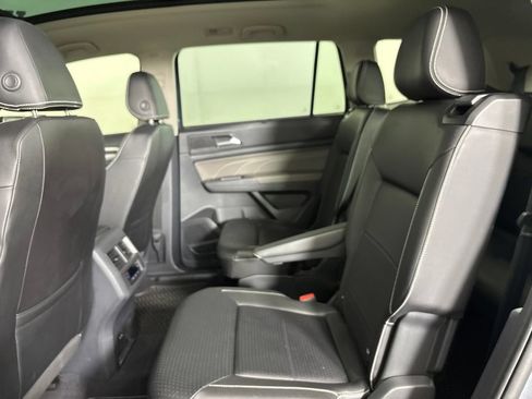 Used 2023 Volkswagen Atlas SE w/ Panoramic Sunroof Package FWD image 23