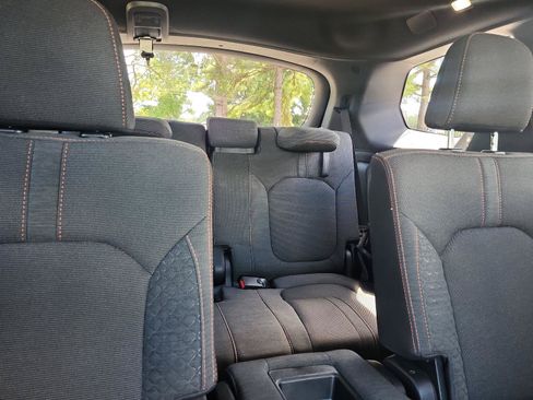 Used 2025 Honda Pilot Sport image 8