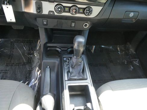 Used 2016 Toyota Tacoma SR image 20