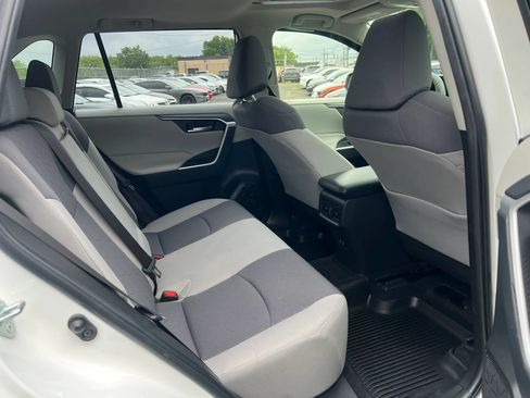Used 2019 Toyota RAV4 XLE AWD/4WD image 30