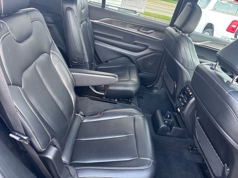 Used 2024 Jeep Grand Cherokee L Limited w/ Black Appearance Package AWD/4WD image 34