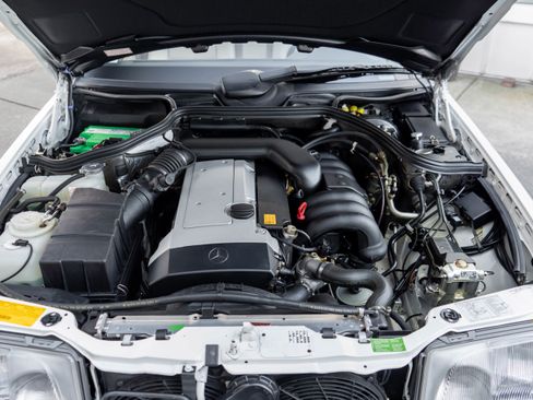 Used 1995 Mercedes-Benz E 320 Convertible image 27