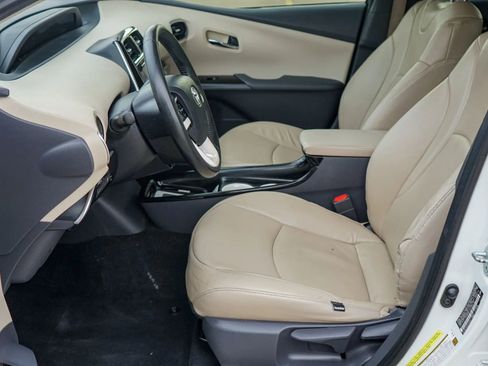 Used 2016 Toyota Prius Three image 13