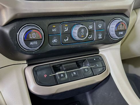 Used 2023 GMC Acadia Denali w/ Denali Ultimate Package FWD image 14