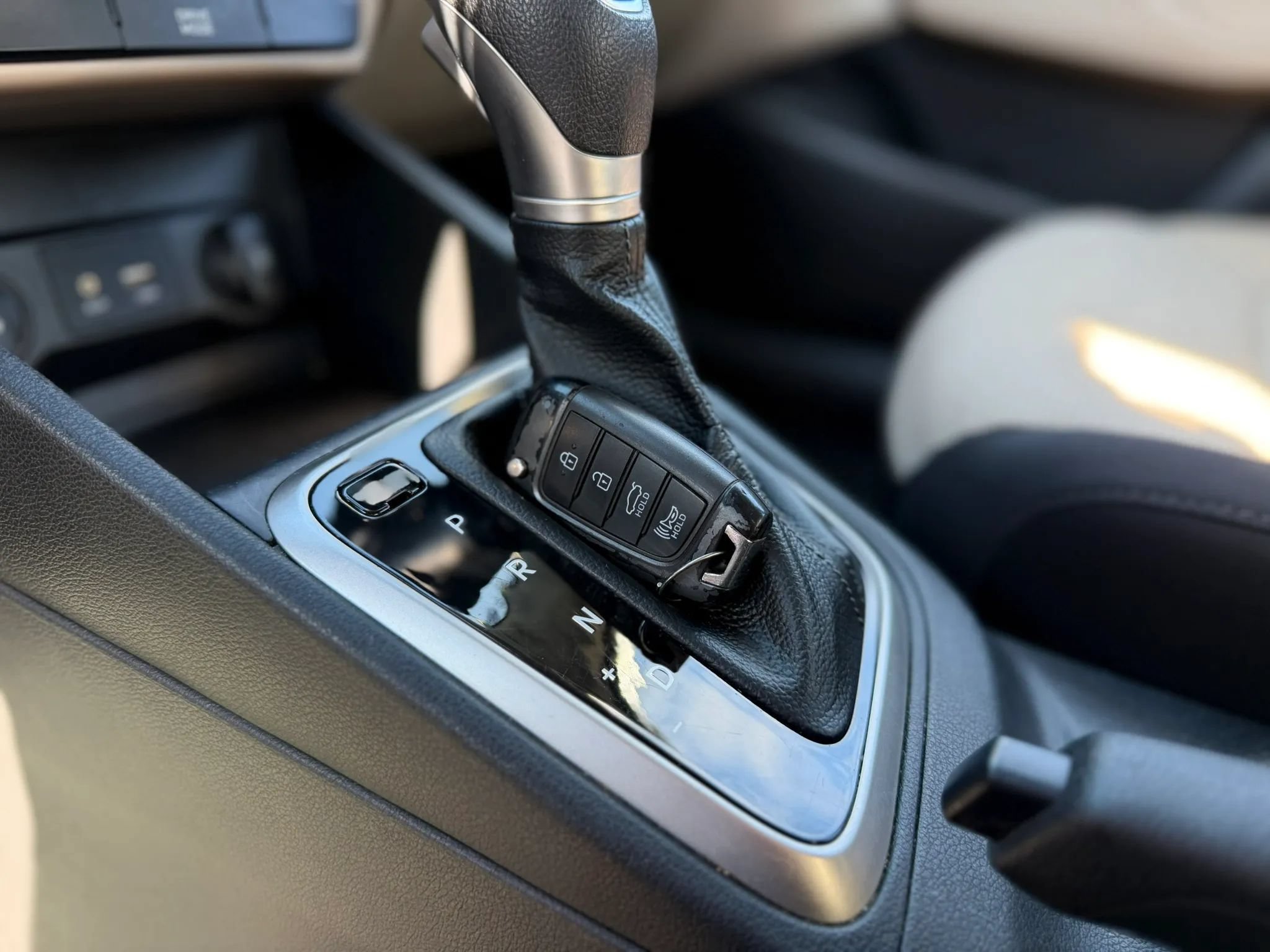 Used 2022 Hyundai Accent SE FWD image 2