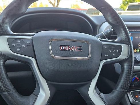 Used 2023 GMC Acadia SLE image 22