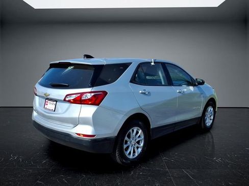 Used 2019 Chevrolet Equinox LS FWD image 3