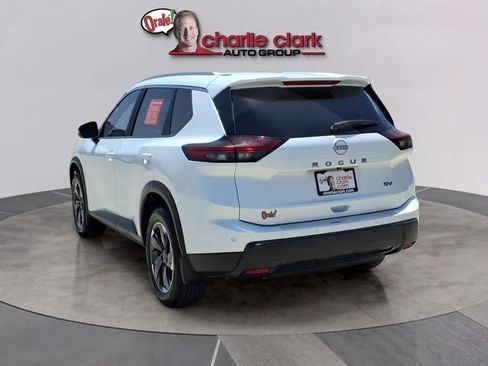 Used 2024 Nissan Rogue SV w/ SV Premium Package FWD image 3