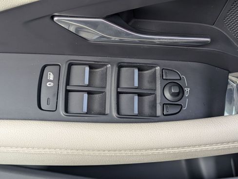 Used 2020 Jaguar E-PACE SE image 21