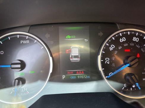 Used 2022 Toyota RAV4 XLE Premium AWD/4WD image 4