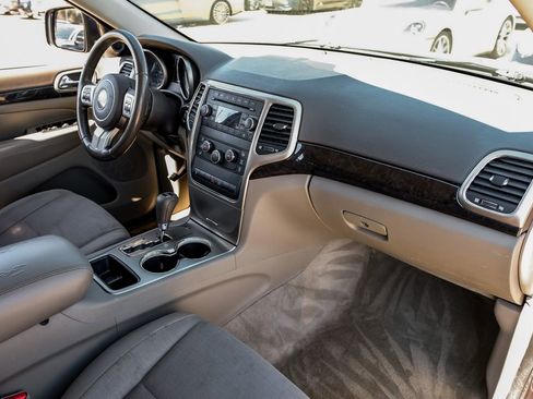 Used 2011 Jeep Grand Cherokee Laredo w/ Security & Convenience Group image 10