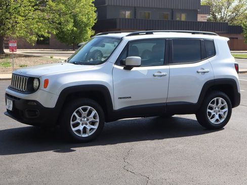 Used 2017 Jeep Renegade Latitude w/ Cold Weather Group AWD/4WD image 10