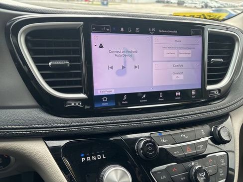 Used 2023 Chrysler Pacifica Touring-L FWD image 20