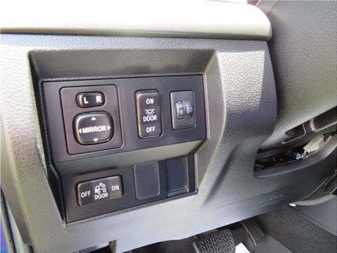 Used 2015 Toyota Tundra SR5 w/ TRD Off Road Package image 10