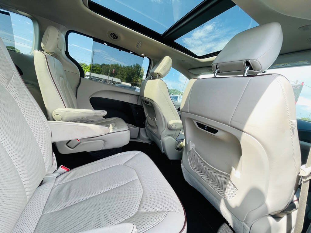 Used 2020 Chrysler Pacifica Limited FWD image 28