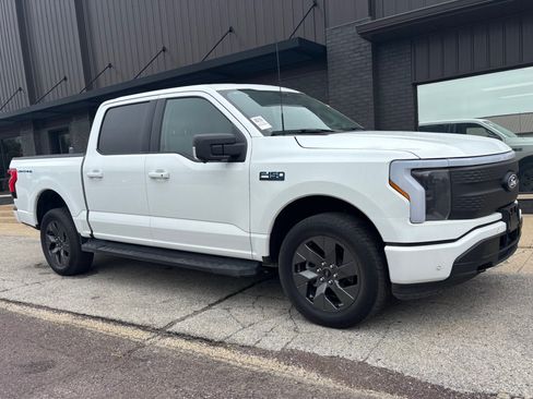 Used 2025 Ford F150 Lightning Flash AWD/4WD image 3