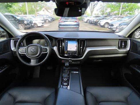 Used 2019 Volvo XC60 T5 Momentum w/ Multimedia Package AWD/4WD image 18