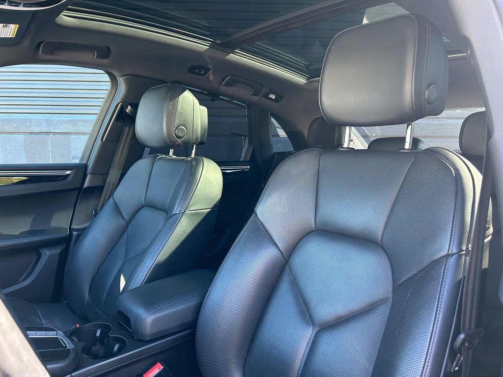Certified 2020 Porsche Macan AWD/4WD image 18