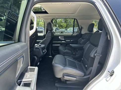 Used 2025 Ford Expedition Platinum AWD/4WD image 25