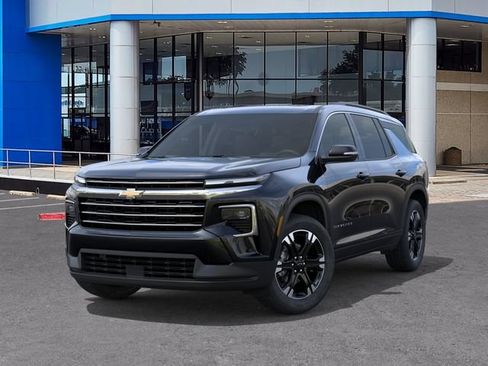 New 2027 Chevrolet Traverse LT w/ Sun and Wheel Package FWD image 6