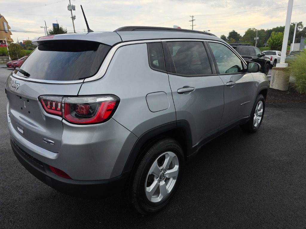 Used 2018 Jeep Compass Latitude w/ Cold Weather Group AWD/4WD image 7
