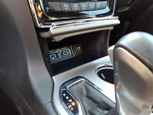 Used 2022 Jeep Grand Cherokee Limited image 25