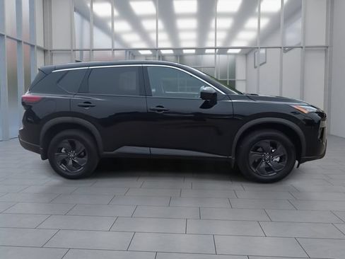 Certified 2026 Nissan Rogue SV AWD/4WD image 9