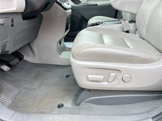 Used 2020 Toyota Sienna XLE FWD image 35
