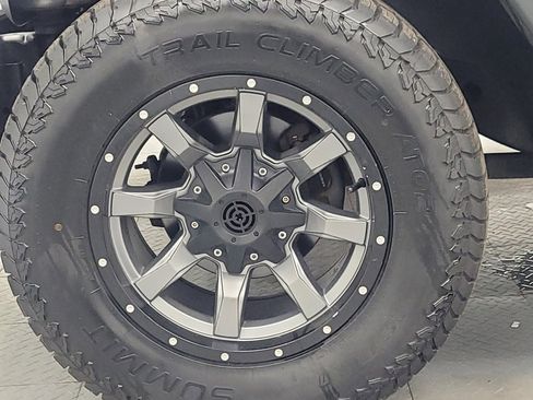 Used 2015 Jeep Wrangler Unlimited Sport w/ Quick Order Package 24S AWD/4WD image 31