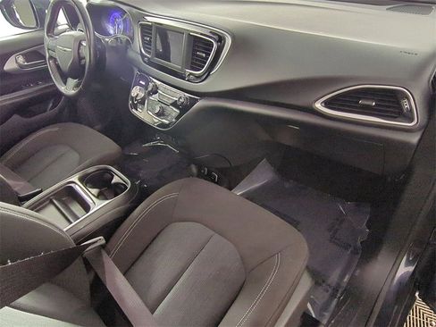 Used 2020 Chrysler Pacifica Touring w/ S Appearance Package image 27