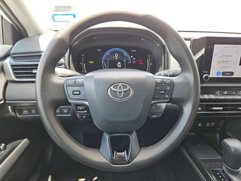 Used 2025 Toyota Camry LE FWD image 22