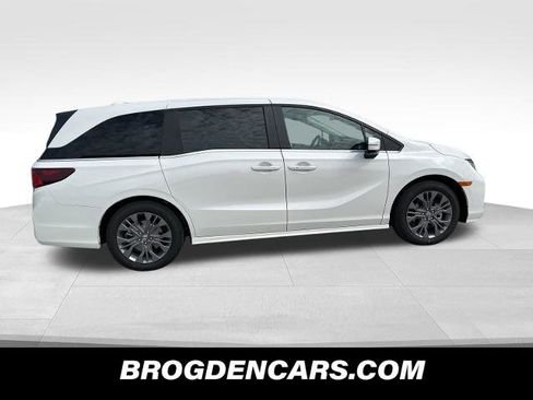New 2026 Honda Odyssey Touring image 2
