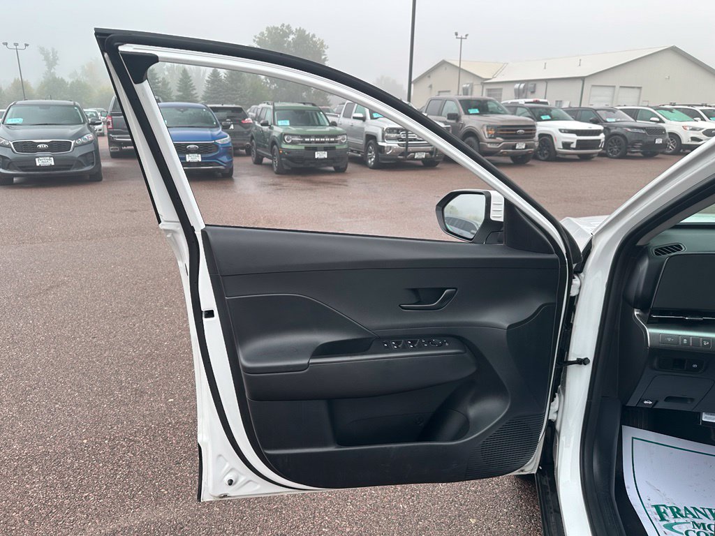 Used 2025 Hyundai Kona SEL AWD/4WD image 11