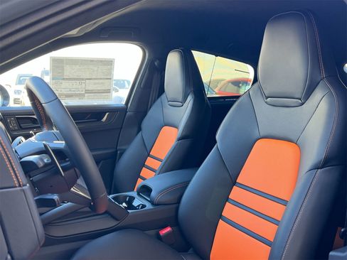 New 2025 Porsche Cayenne Turbo GT image 5